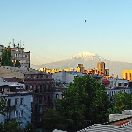 Umba Apartment N3 - Balcony And Mount Ararat View يريفان المظهر الخارجي الصورة